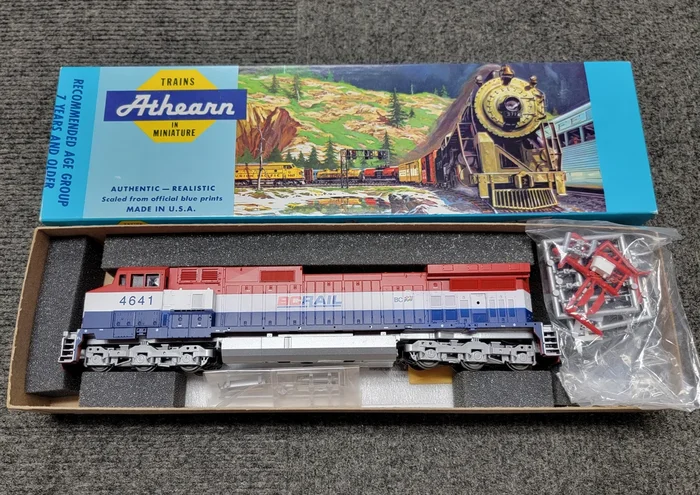 Athearn 4926 HO Scale GE C44-9 Diesel (BB Kit) BC Rail 4641 – NOS