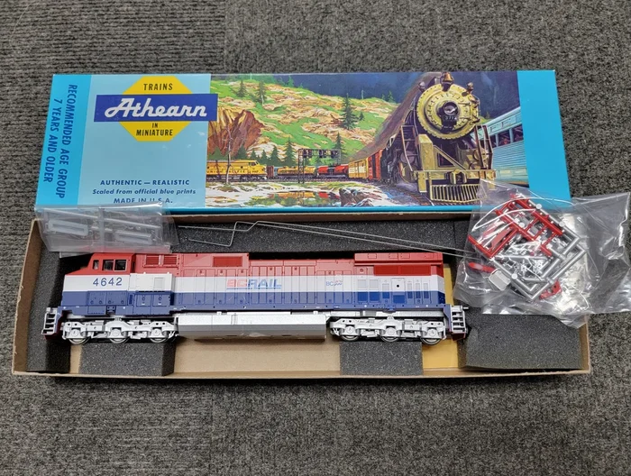 Athearn 4927 HO Scale GE C44-9 Diesel (BB Kit) BC Rail 4642 – NOS