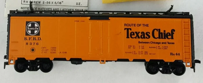 Athearn 5024 HO Scale 40′ Steel Reefer (Blue Box Kit) “Texas Chief” ATSF – NOS