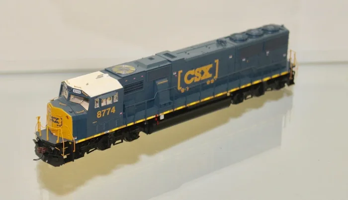 Athearn Genesis G67331 HO Scale EMD SD60I Diesel CSX 8774