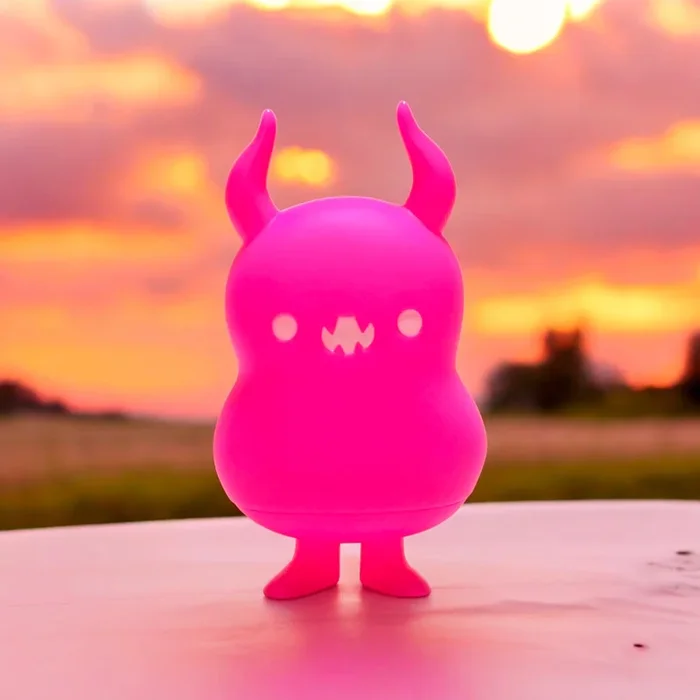 Babababa Fluorescent Pink by Chishima Konosuke