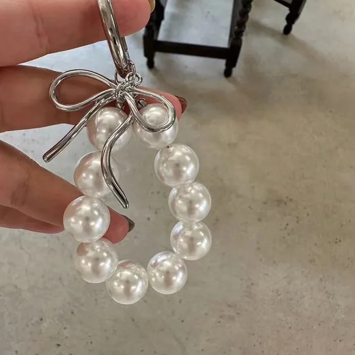 Charm élégant en forme de nœud en perles