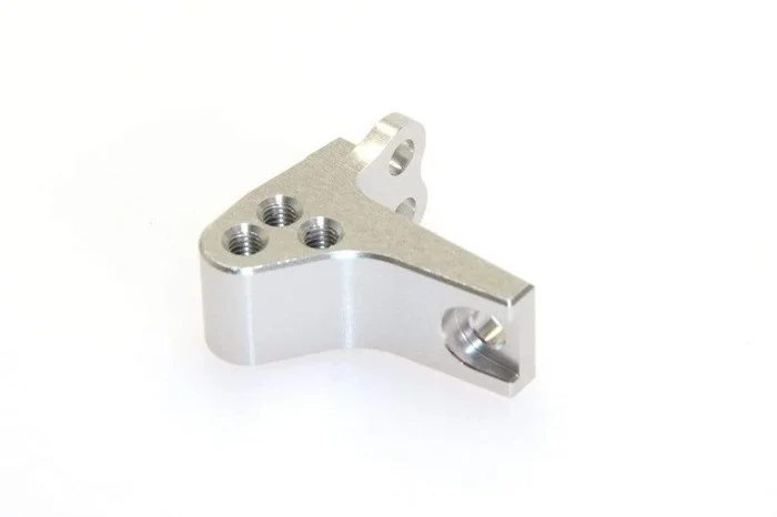 CKD0302 KAOS CNC Aluminum Panhard Lower Mount (silver anodized) DL-Series