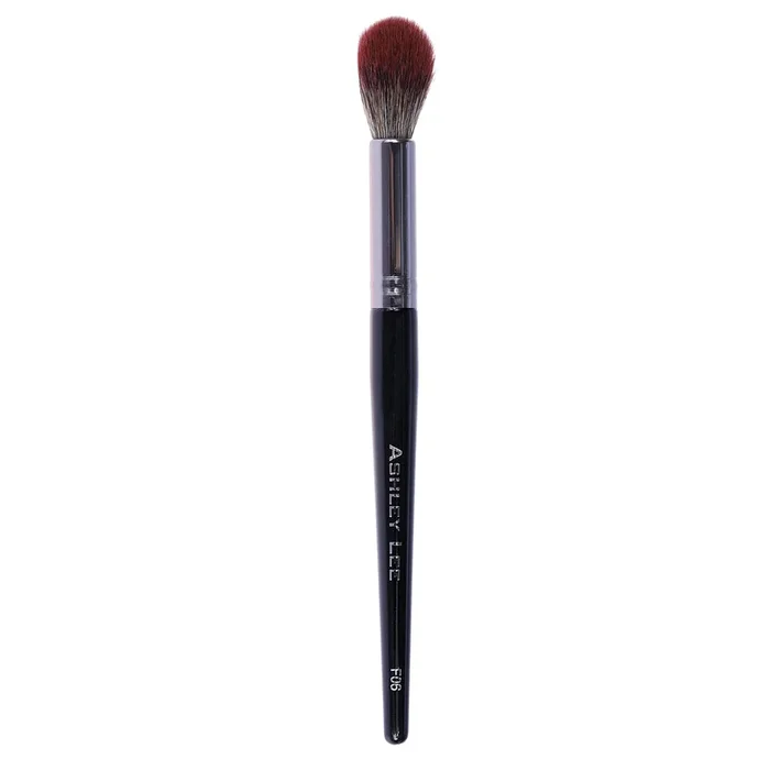 D06 – Highlighter / Contour Brush
