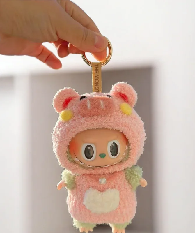 Ensemble Labubu Pink Pig – Sweat à capuche doux avec cœur blanc (17 cm)