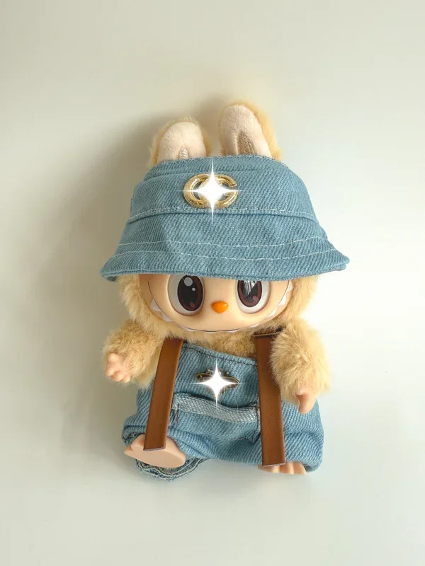 Labubu ゴールドスター デニムコーデ – バイザー & オーバーオールセット