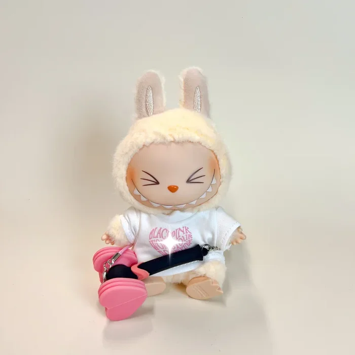 Labubu コンサートアウトフィットセット – ホワイトハートTシャツ＆ミニファンライトスティック (2点)