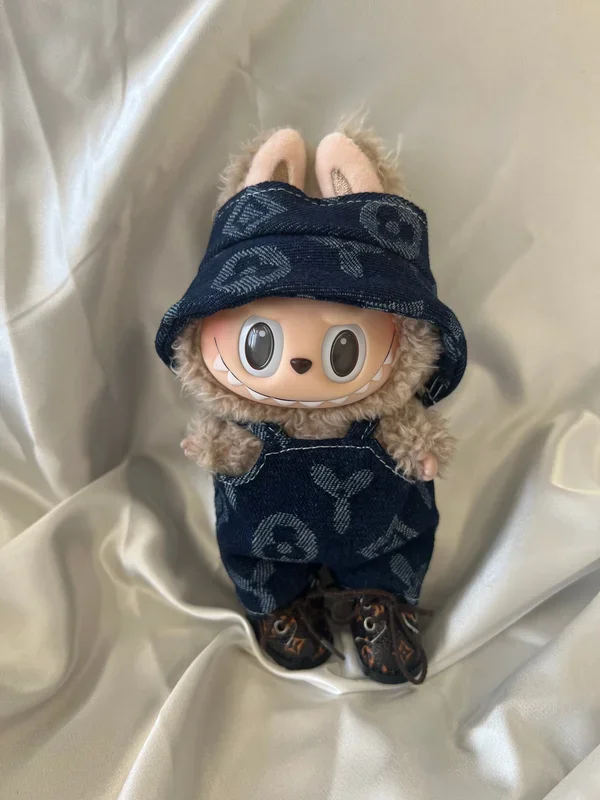 Labubu ネイビーモノグラムデニムセット – オーバーオール&フィッシャーマンハット