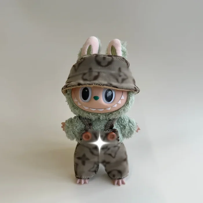 Labubu ライトブラウン モノグラム デニムセット – バケットハット & オーバーオール