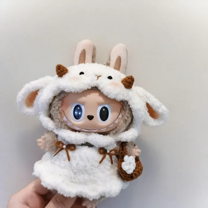 Labubu シープクロークセット – ウィンターホワイトケープ(角付き)(17cm)
