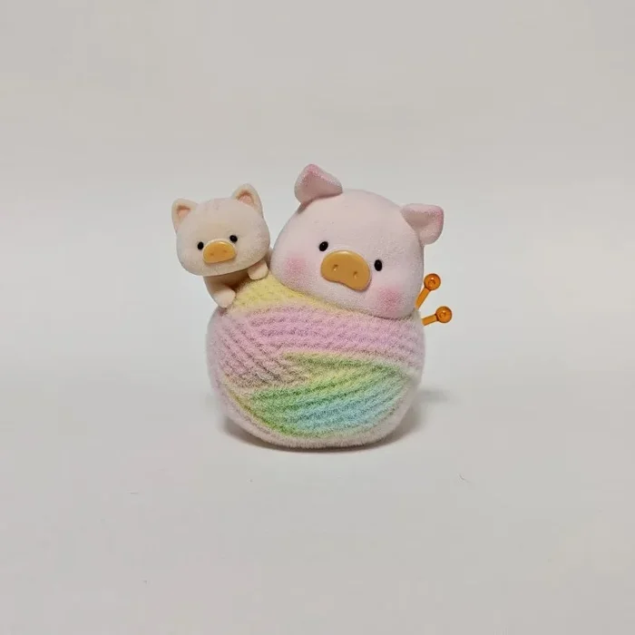LuLu the Piggy Classic Series 3 Caturday Ball of Yarn