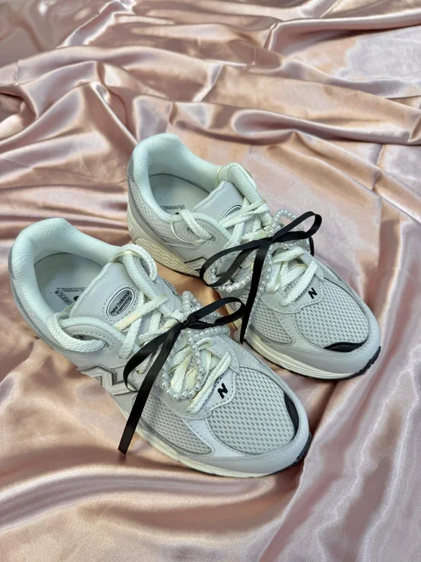 Pearl Romance Sneaker Set