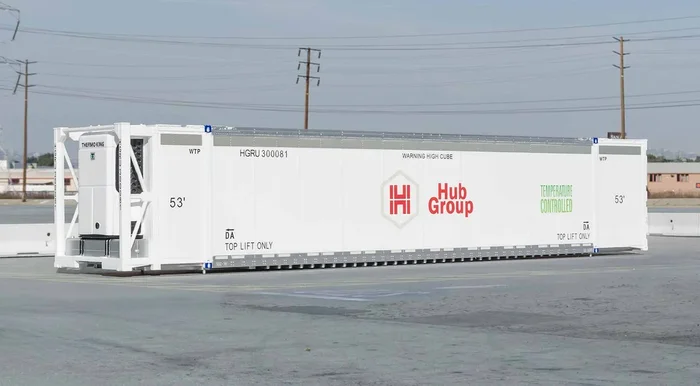ScaleTrains 11706 HO Scale CIMC 53′ Reefer Container Hub Group HGIU 3 Pack #1