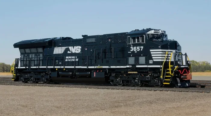 ScaleTrains Rivet 33663 N Scale GE ET44 Tier 4 Diesel “Horsehead” Norfolk Southern NS 3667