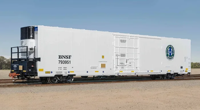 ScaleTrains Rivet 40146 HO Scale 82′ 7111 Mechanical Reefer (Conspicuity) BNSF 793951
