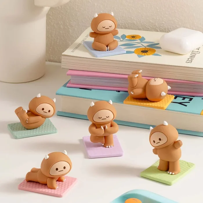 Smoko Hank Yeti doing Yoga Blind Box