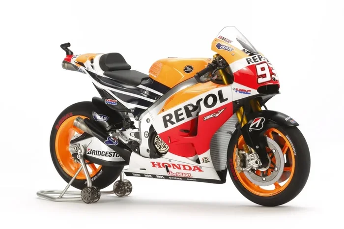 Tamiya 1/12 Repsol Honda RC213V ’14 Motorcycle Plastic Model Kit