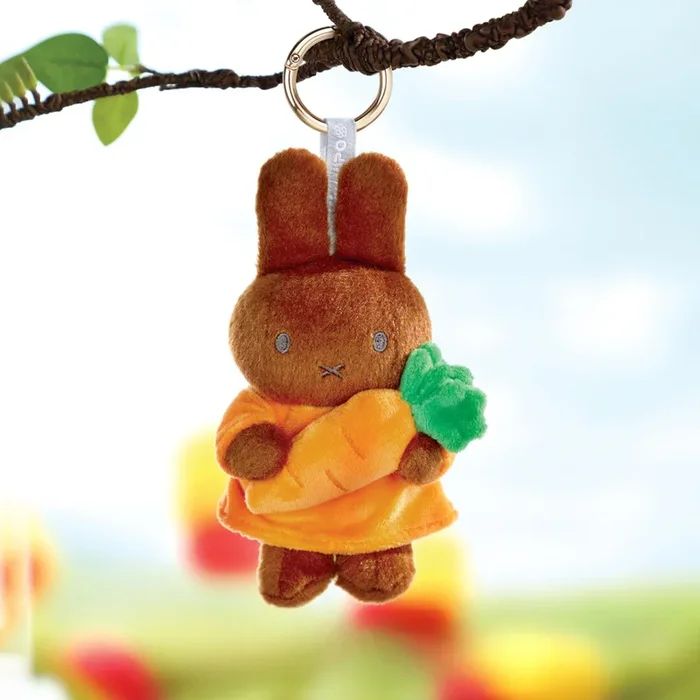 VIPO x Miffy Hug Series Pendant Doll (Melanie Pendant Carrot)