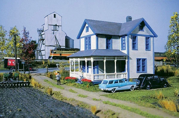 Walthers Cornerstone 933-3651 HO Scale Aunt Lucy’s House Structure Kit with LED Lighting